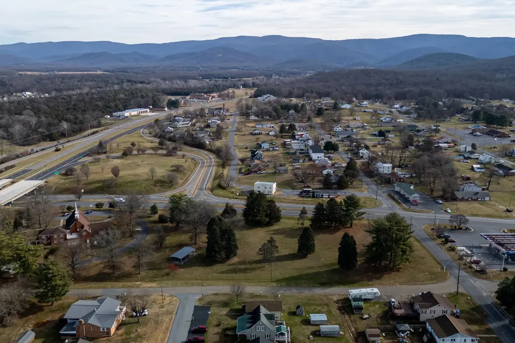 502 Seventh Street Elkton VA 22827