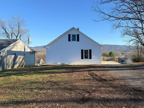 909 Grayson Avenue Waynesboro VA 22980