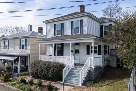 422 Baltimore Avenue Staunton VA 24401