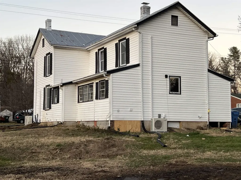 1795 New Hope And Crimora Road Crimora VA 24431