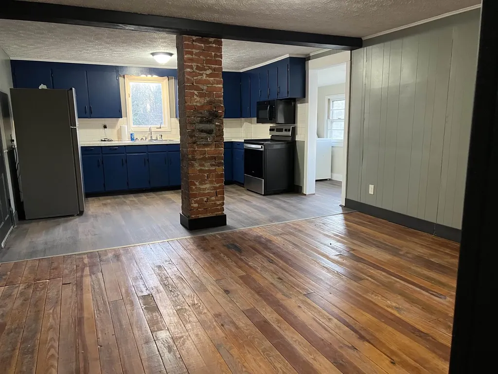 1795 New Hope And Crimora Road Crimora VA 24431