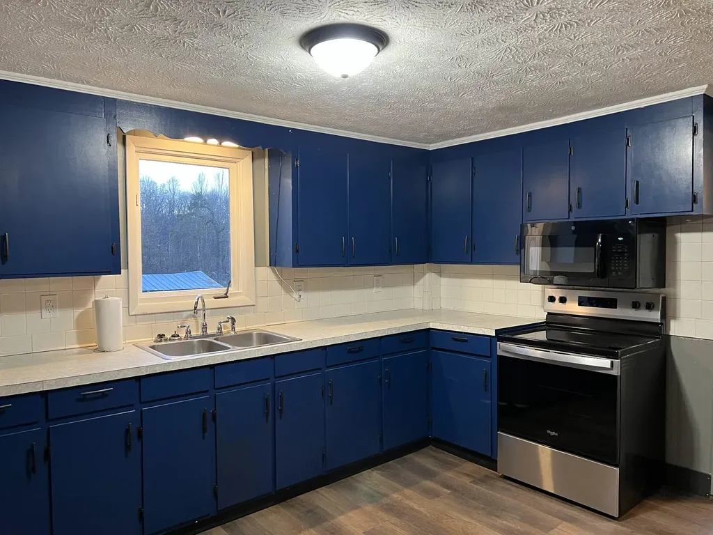 1795 New Hope And Crimora Road Crimora VA 24431