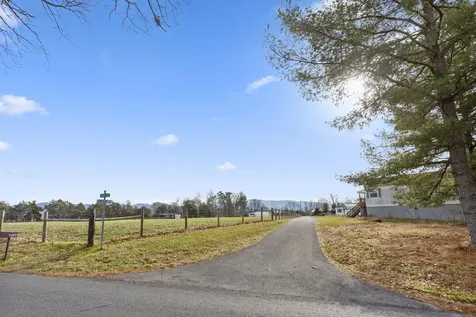 8086 Craun Drive Grottoes VA 24441