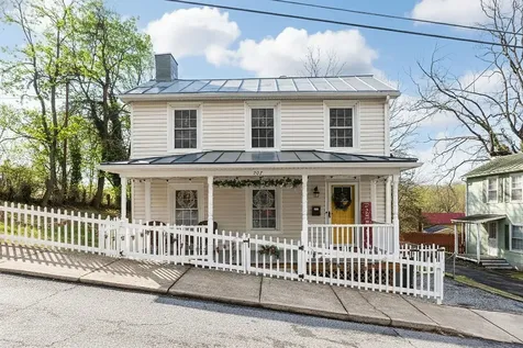 207 Reservoir Street Staunton VA 24401