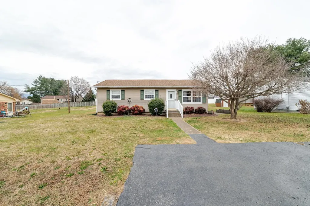 322 Summit Avenue W Elkton VA 22827