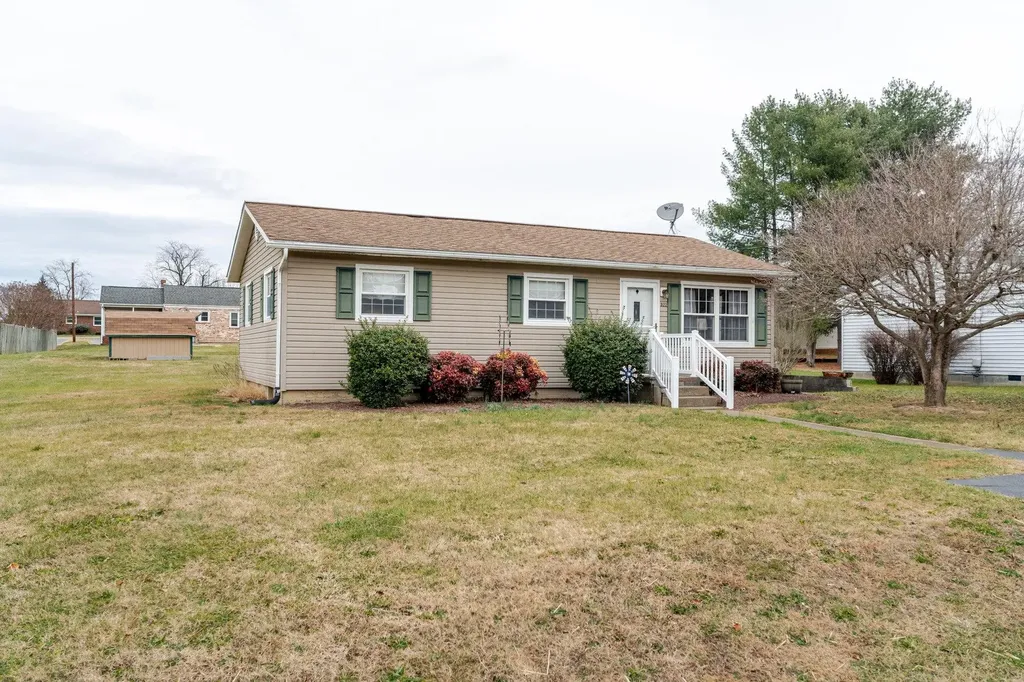 322 Summit Avenue W Elkton VA 22827