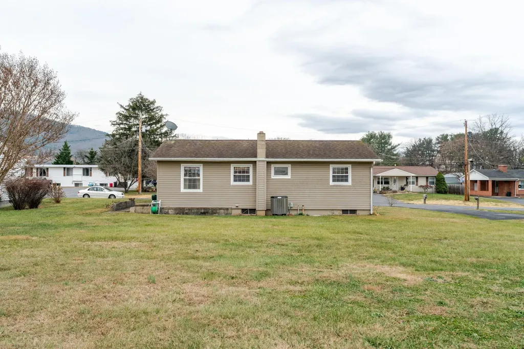 322 Summit Avenue W Elkton VA 22827