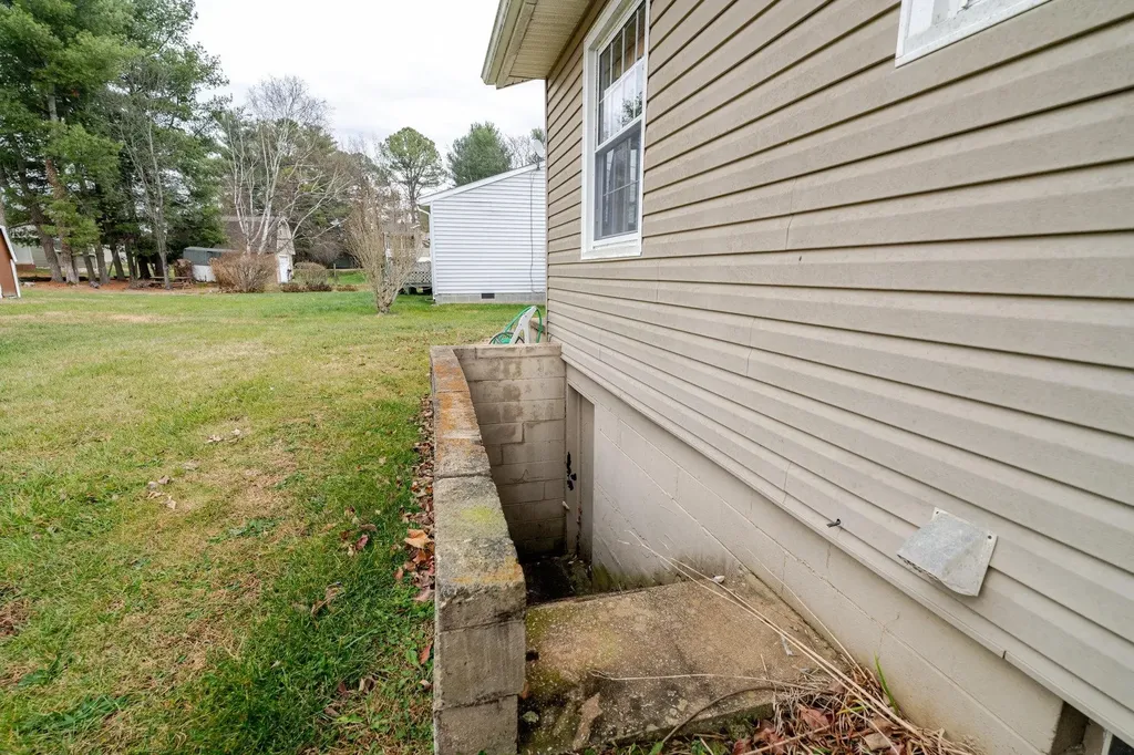 322 Summit Avenue W Elkton VA 22827