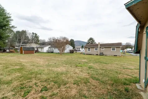 322 Summit Avenue W Elkton VA 22827