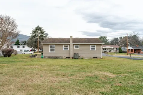 322 Summit Avenue W Elkton VA 22827