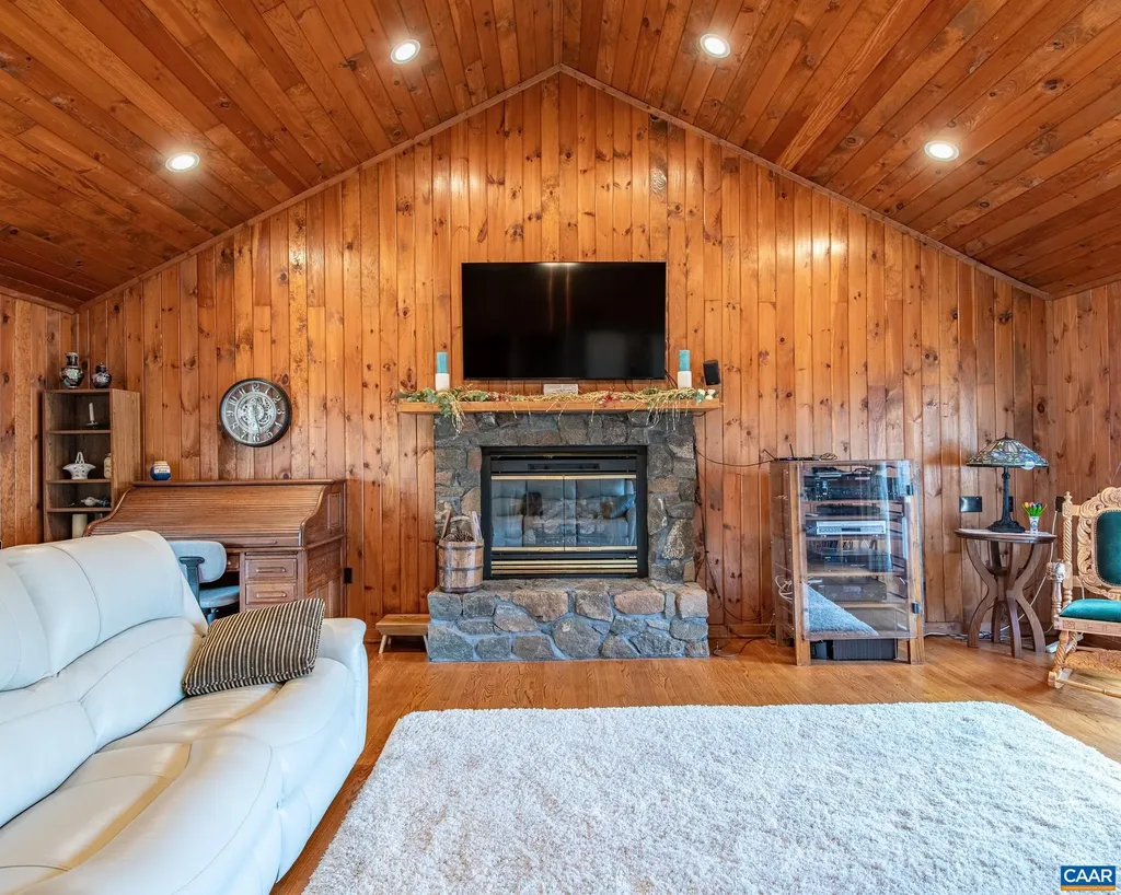 330 Eades Lane Lovingston VA 22949