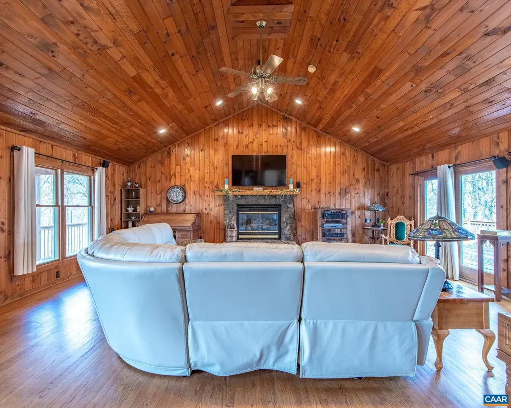 330 Eades Lane Lovingston VA 22949