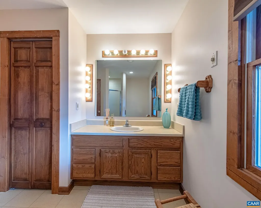 330 Eades Lane Lovingston VA 22949