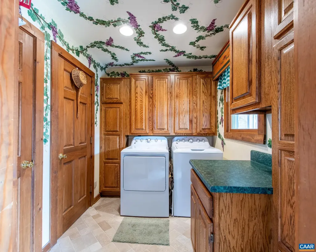 330 Eades Lane Lovingston VA 22949