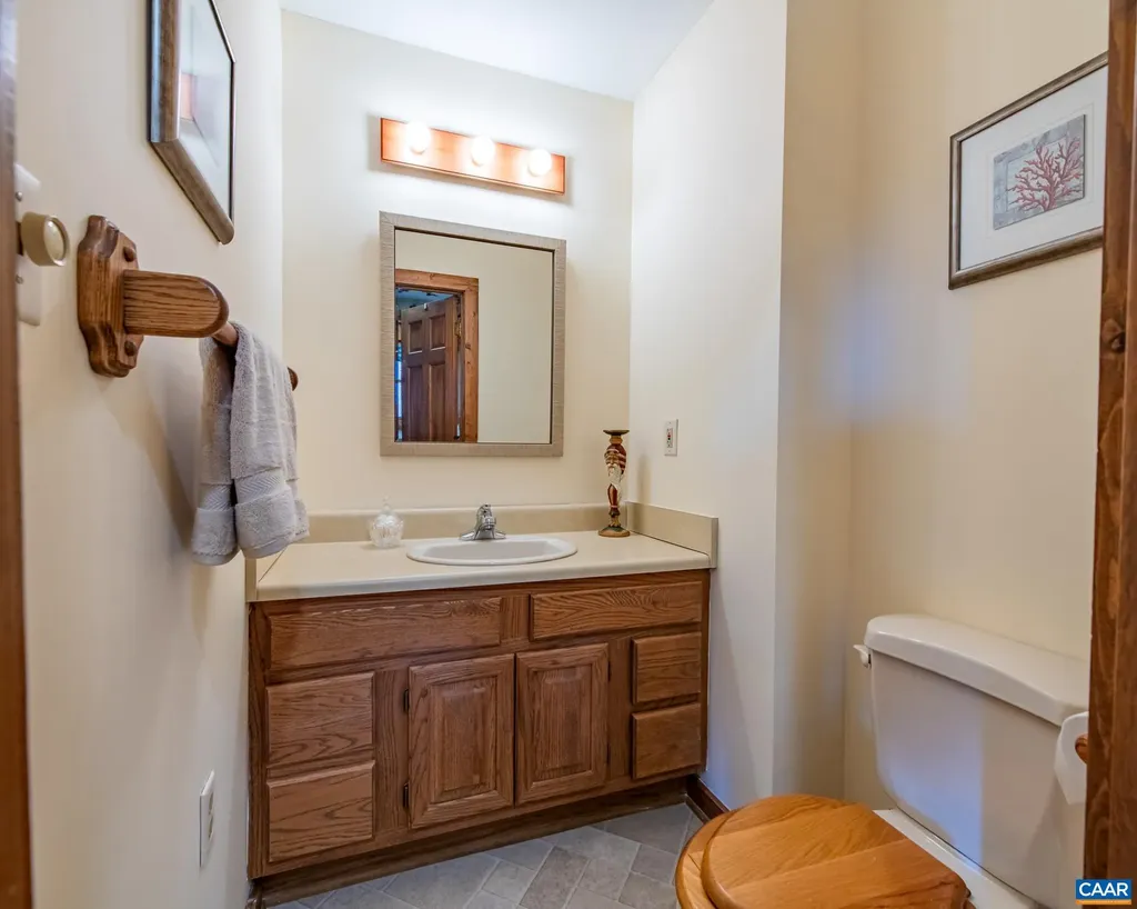 330 Eades Lane Lovingston VA 22949