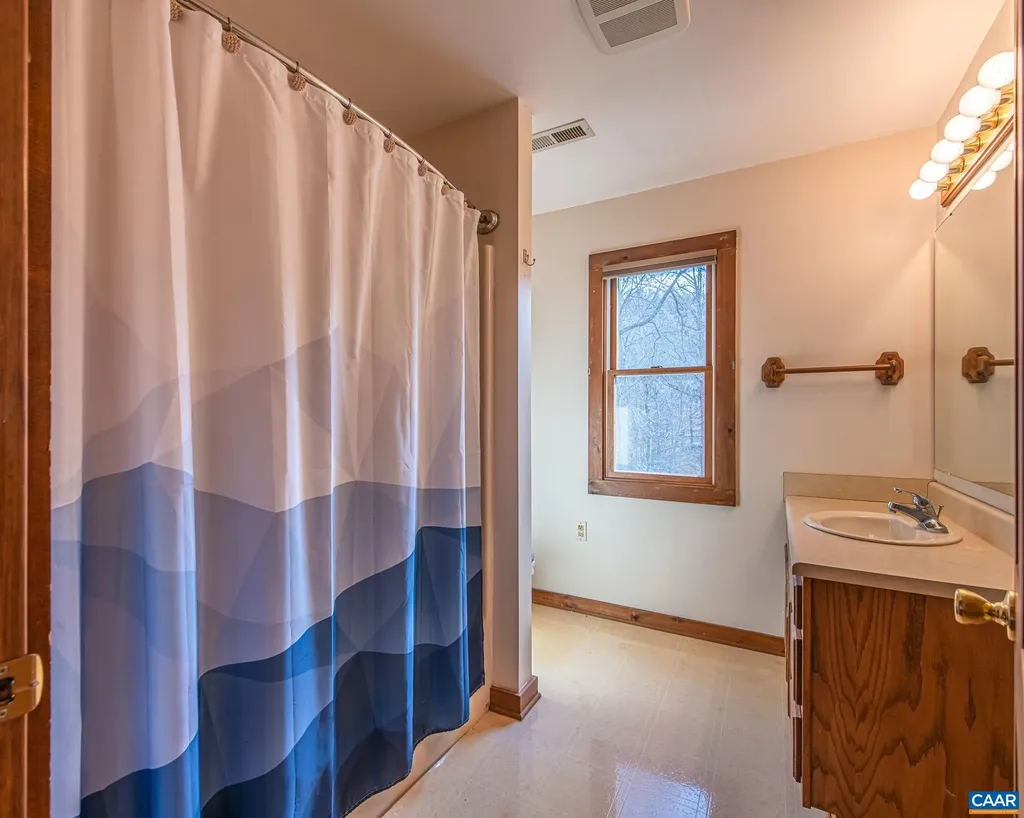 330 Eades Lane Lovingston VA 22949