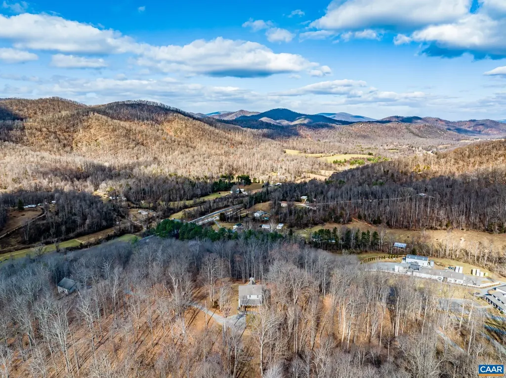 330 Eades Lane Lovingston VA 22949