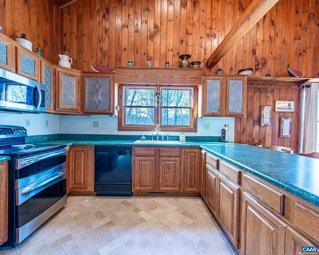 330 Eades Lane Lovingston VA 22949