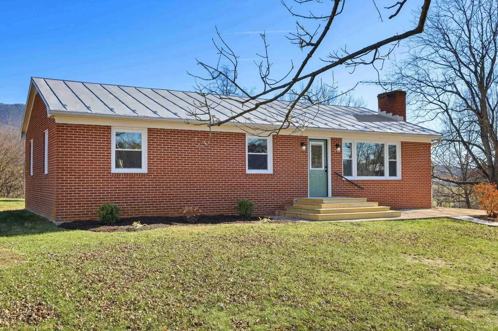 1726 Mountain Valley Road Keezletown VA 22832