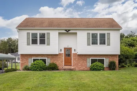 37 Auburn Drive Grottoes VA 24441