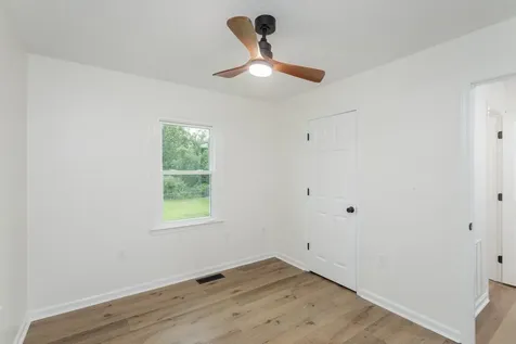 37 Auburn Drive Grottoes VA 24441