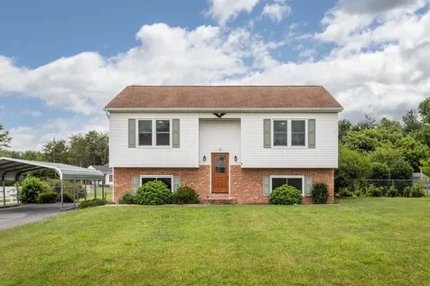 37 Auburn Drive Grottoes VA 24441