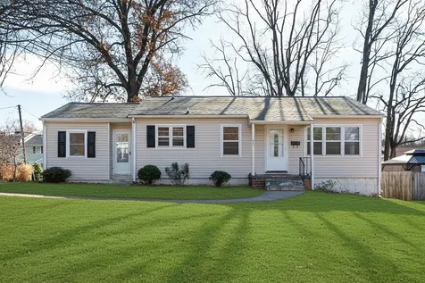 842 Maple Avenue Waynesboro VA 22980