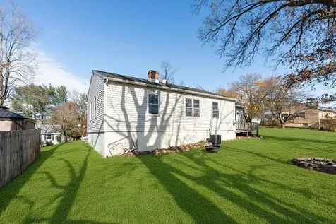842 Maple Avenue Waynesboro VA 22980