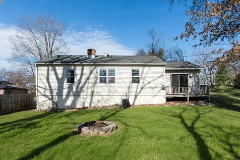 842 Maple Avenue Waynesboro VA 22980