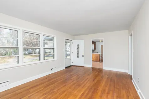 842 Maple Avenue Waynesboro VA 22980