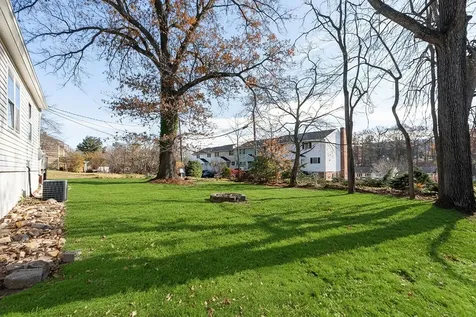 842 Maple Avenue Waynesboro VA 22980