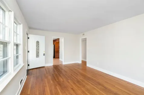 842 Maple Avenue Waynesboro VA 22980