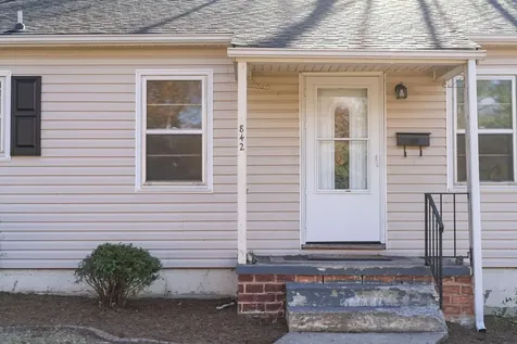 842 Maple Avenue Waynesboro VA 22980