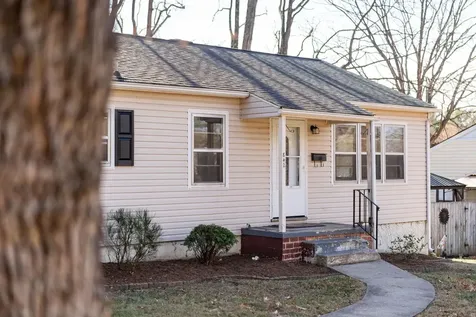 842 Maple Avenue Waynesboro VA 22980