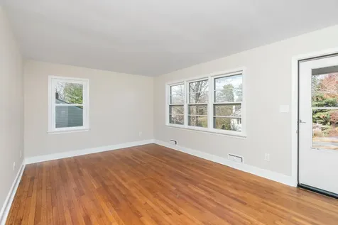 842 Maple Avenue Waynesboro VA 22980