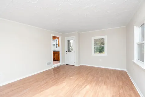 842 Maple Avenue Waynesboro VA 22980