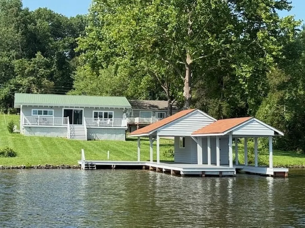 1382 Lakeshore Drive S Louisa VA 23093