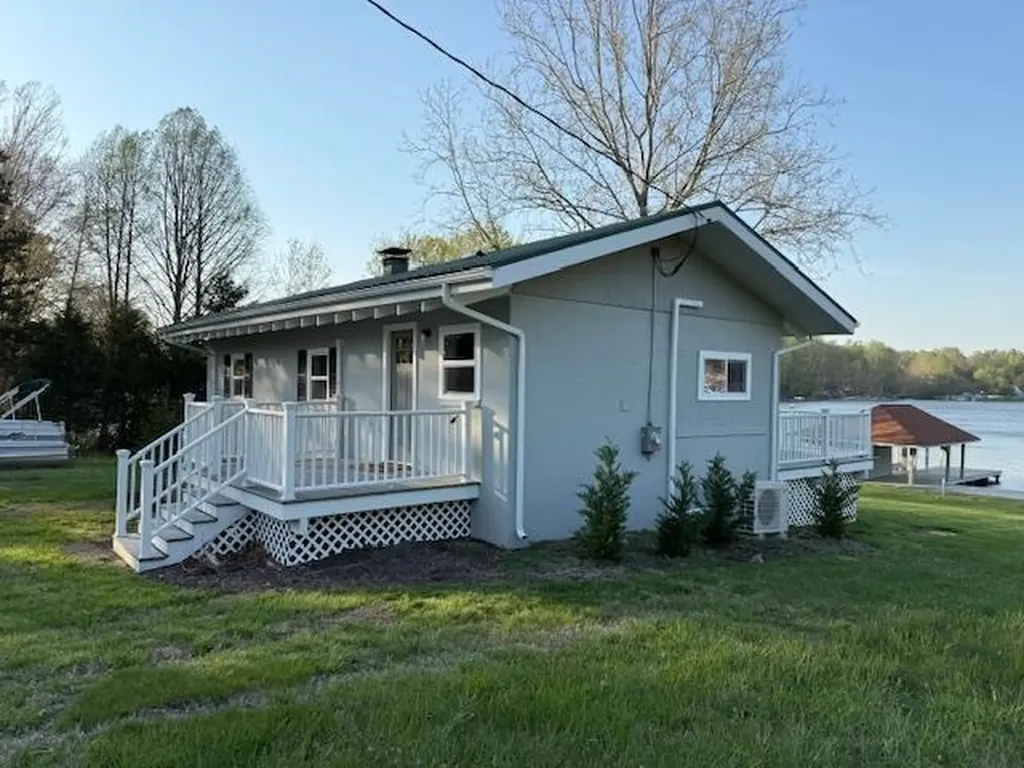 1382 Lakeshore Drive S Louisa VA 23093