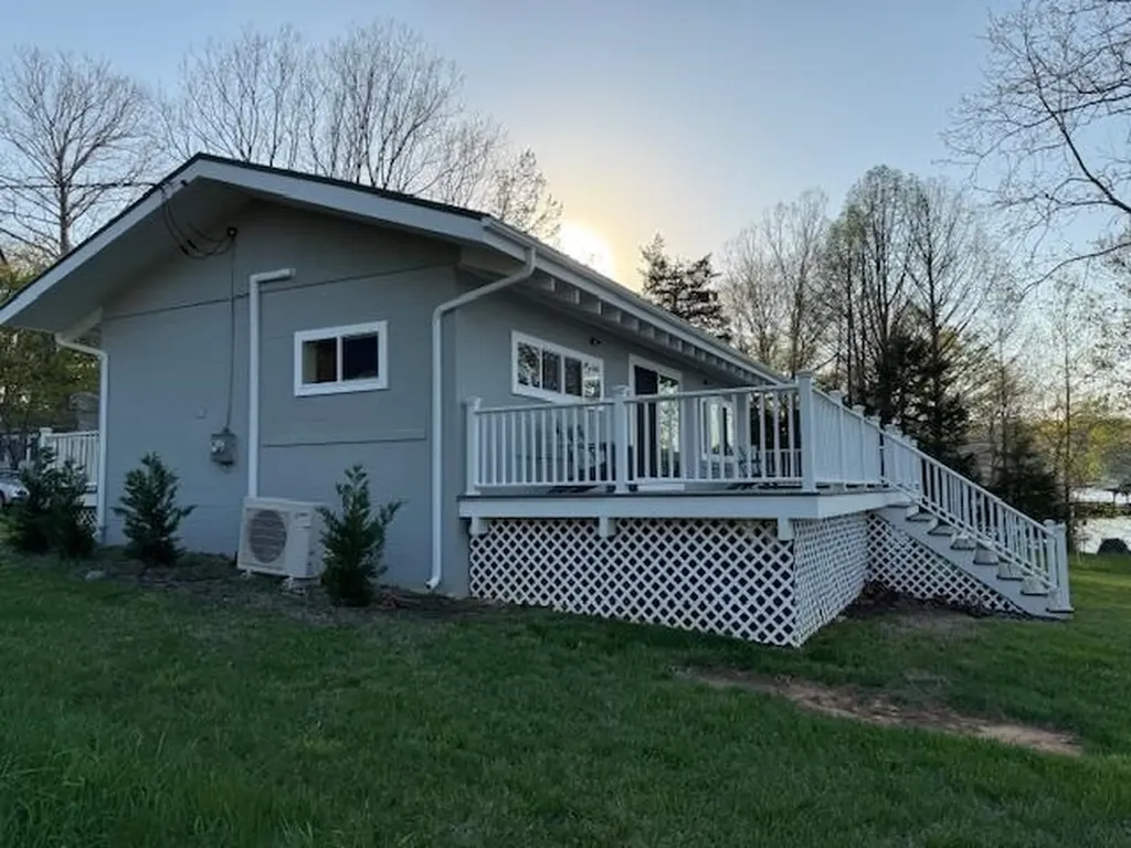 1382 Lakeshore Drive S Louisa VA 23093