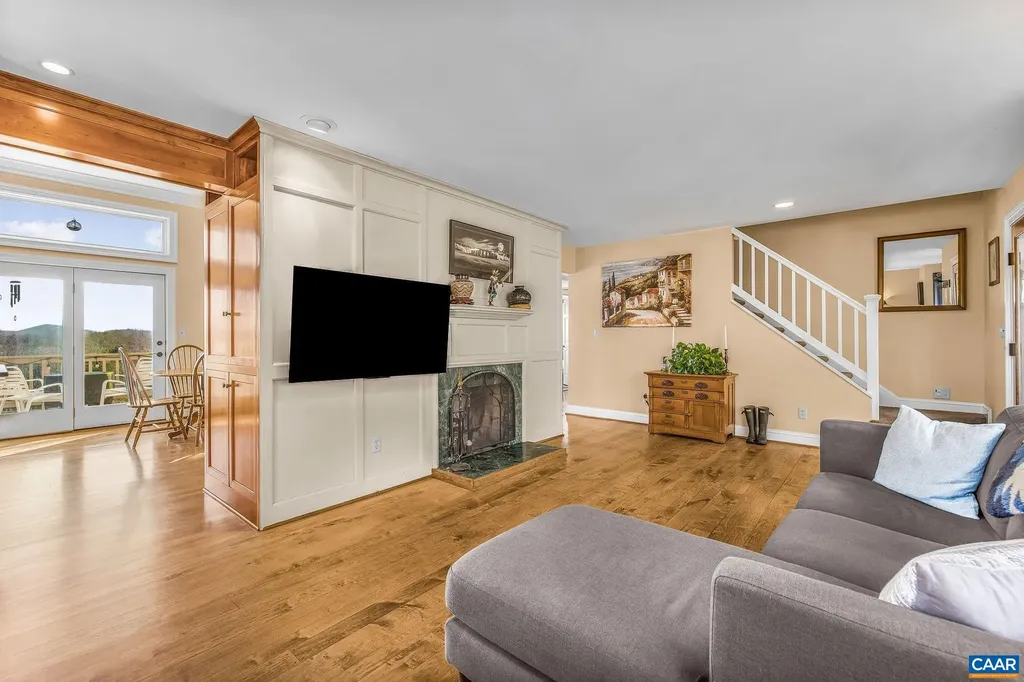 987 Rodes Farm Drive Nellysford VA 22958