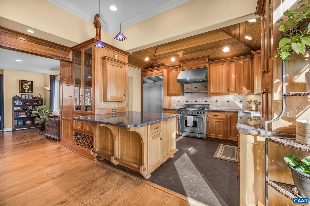 987 Rodes Farm Drive Nellysford VA 22958