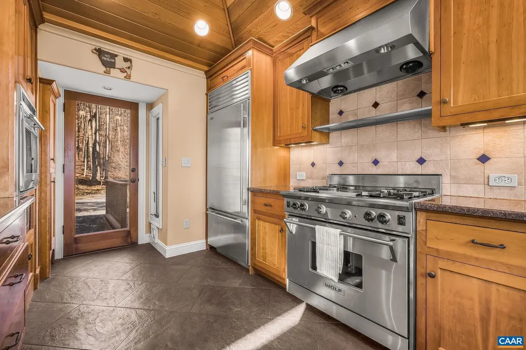 987 Rodes Farm Drive Nellysford VA 22958