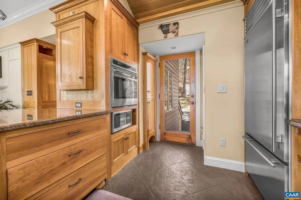 987 Rodes Farm Drive Nellysford VA 22958