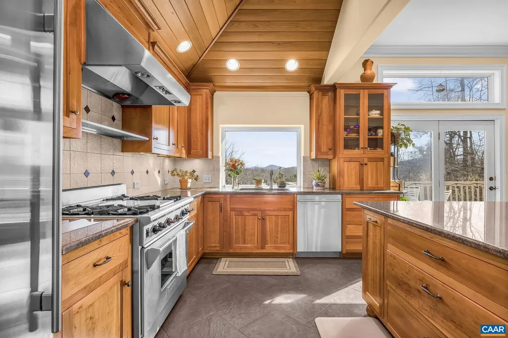 987 Rodes Farm Drive Nellysford VA 22958