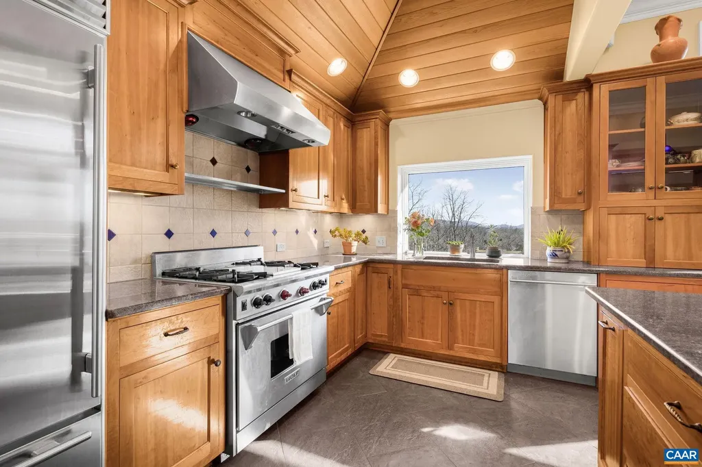 987 Rodes Farm Drive Nellysford VA 22958