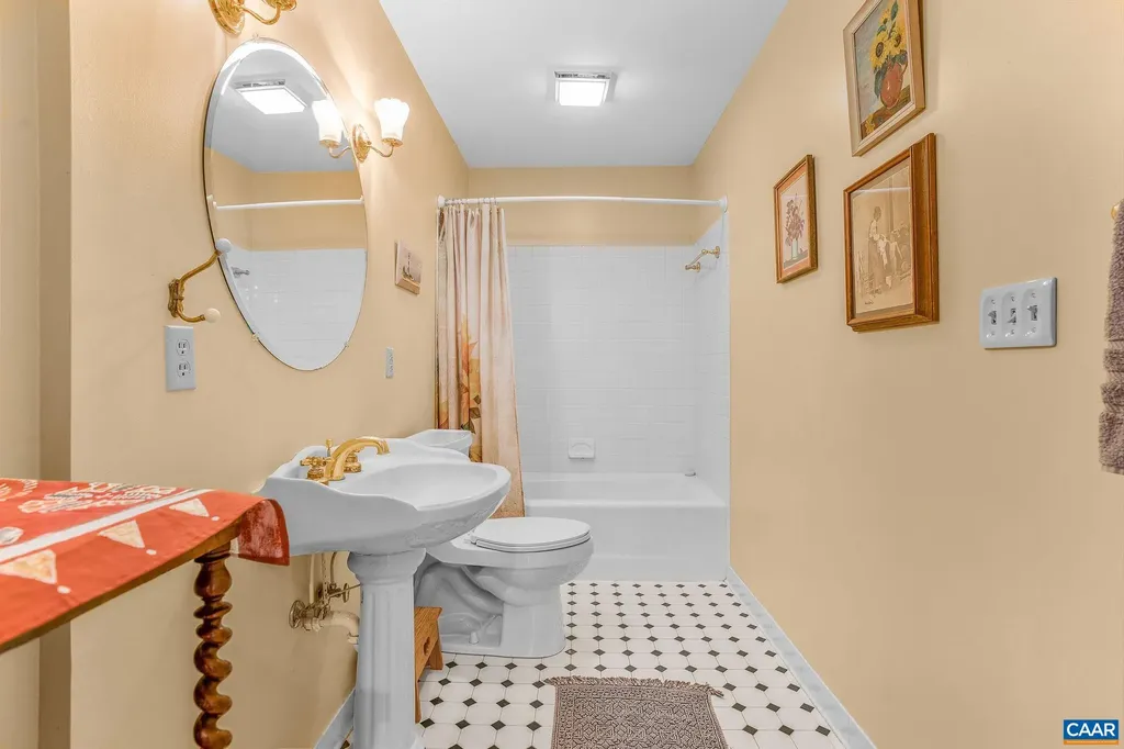 987 Rodes Farm Drive Nellysford VA 22958