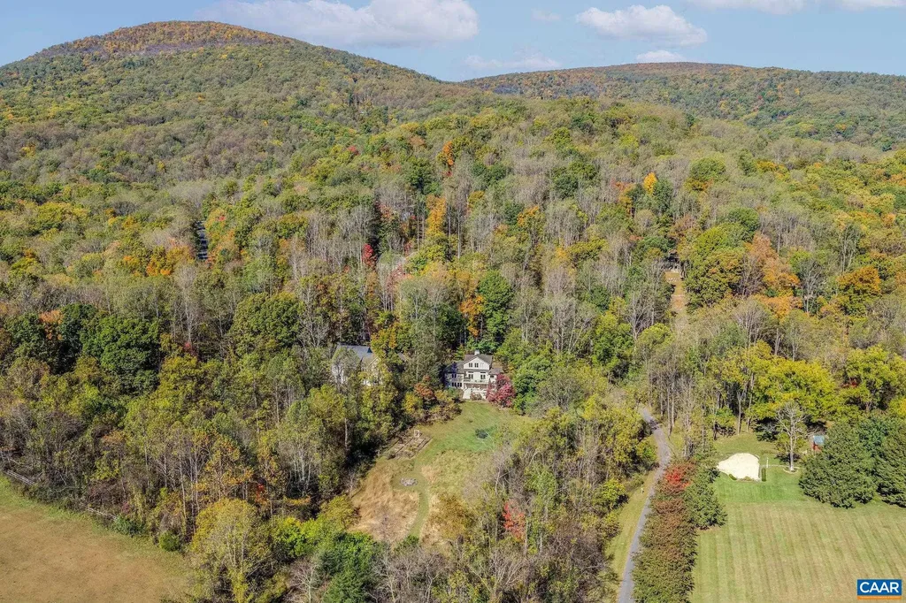 987 Rodes Farm Drive Nellysford VA 22958