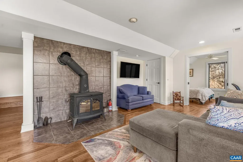 987 Rodes Farm Drive Nellysford VA 22958