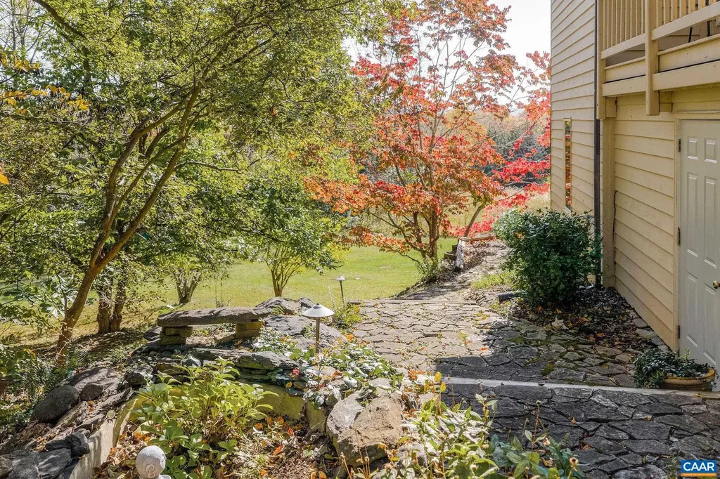 987 Rodes Farm Drive Nellysford VA 22958