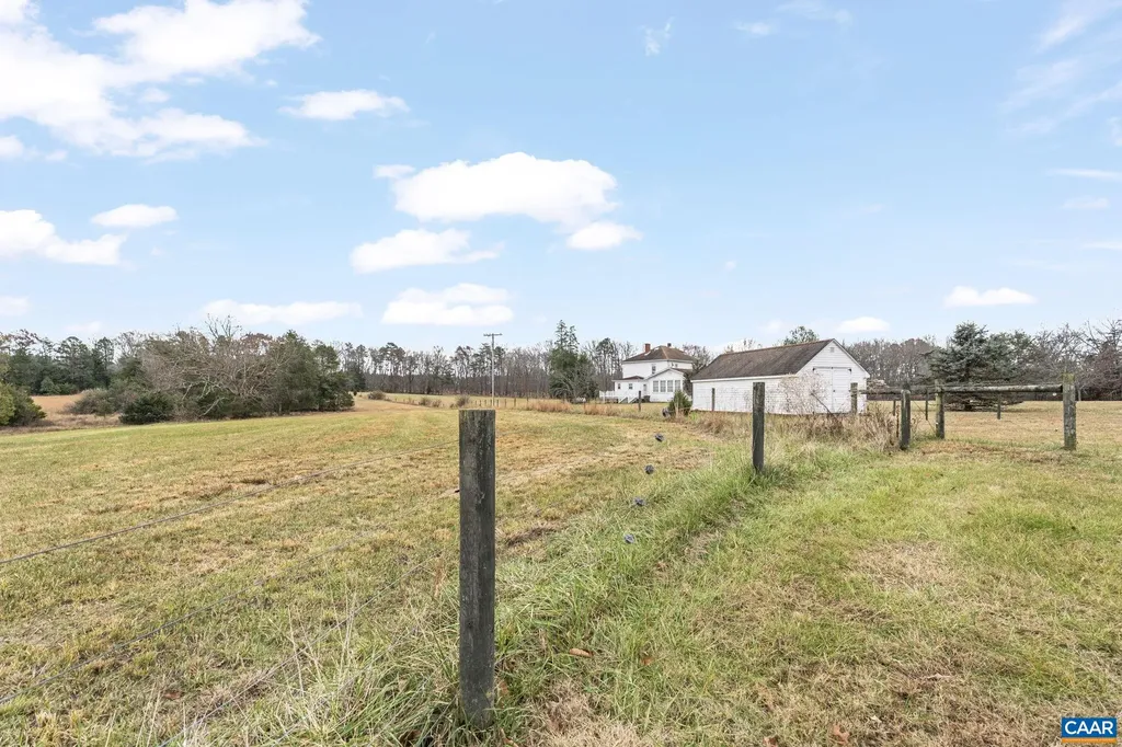 2037 Boston Road N Troy VA 22974